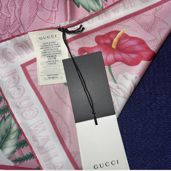 Gucci Hawaiian Dream Floral Logo Large 100% Silk Scarf 90 X 90 Cm NWT Box - Picture 8 of 9
